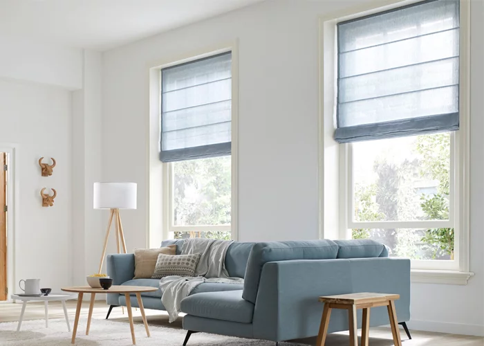 sunway-vouwgordijnen-woonwinkel-kleur-op-kleur-interieur-vouwgordijnen-linnen grijs-blauw-actie-somfy-moter-2019-700x500-5